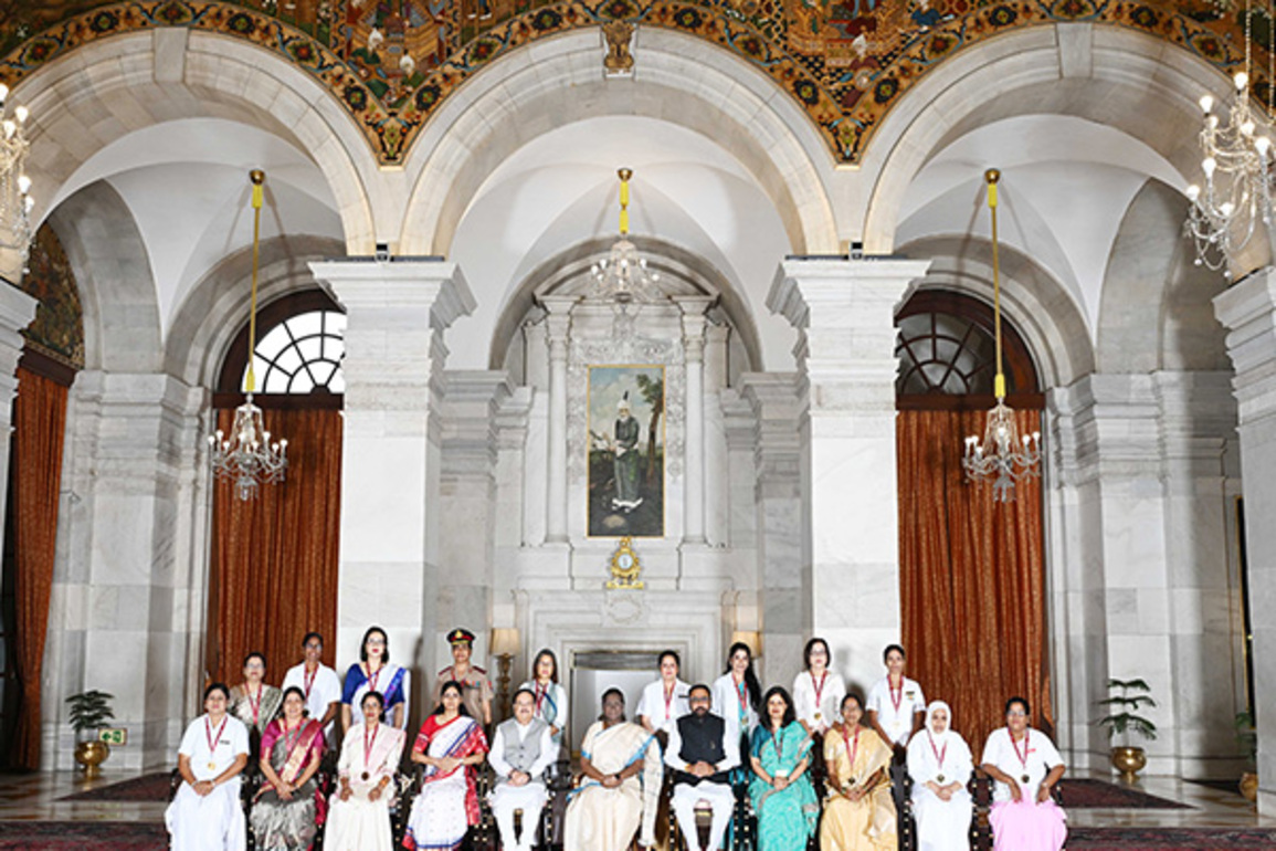 Delhi : President Droupadi Murmu confers National Florence Nightingale awards 2025
