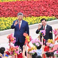 Xi's Album | Chinese, Lao top leaders hold talks in Beijing