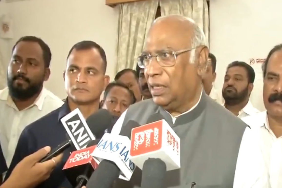 "They are the traitors, not us": Kharge condemns PM Modi's remark against Congress