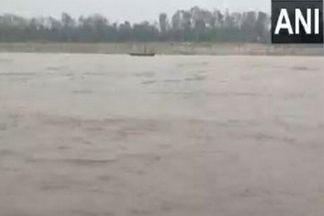 J-K: Water level increases in Chenab River in Akhnoor following a significant decrease