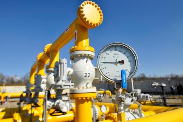 EU imposes full ban to phase out Russian gas by late 2027