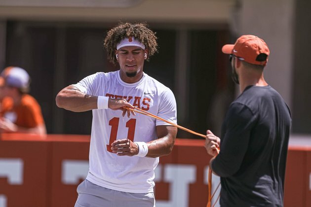 Texas swaps QBs after loss, awaits Rice