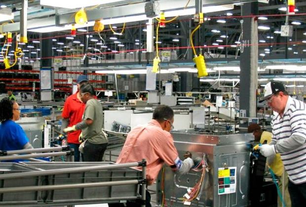 US manufacturing output accelerates in February