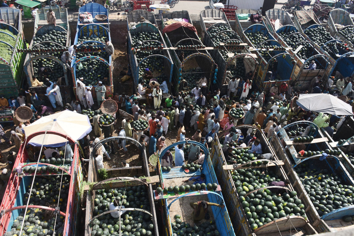 PAKISTAN-LAHORE-WATERMELON-MARKET