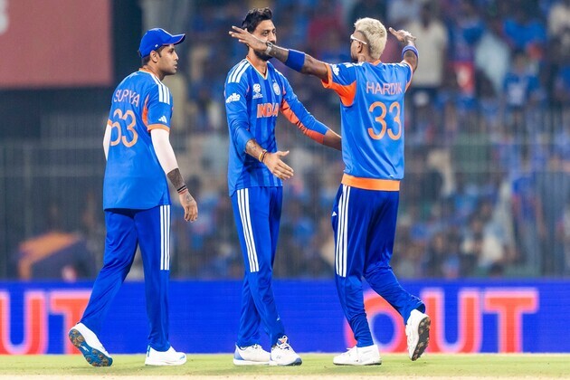 Suniel Shetty, Raveena Tandon, Kareena Kapoor Khan celebrate Team India's win