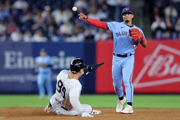 Blue Jays visit Yankees, look to build wild-card lead