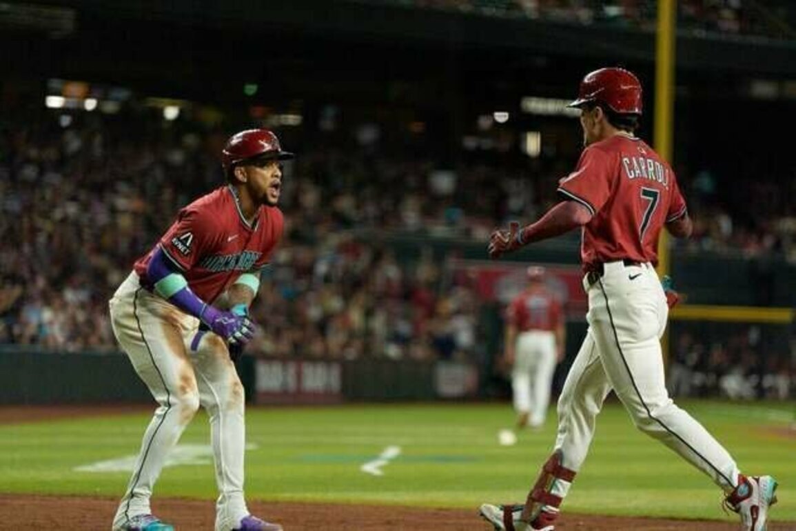 Corbin Carroll achieves D-backs' 1st 30-30 season in win vs. Phillies