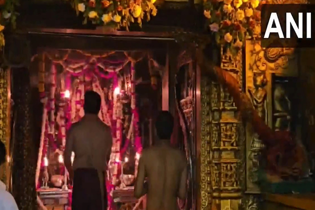Devotees gather in big numbers to take part in Mangala aarti at Banaskantha's Ambaji temple