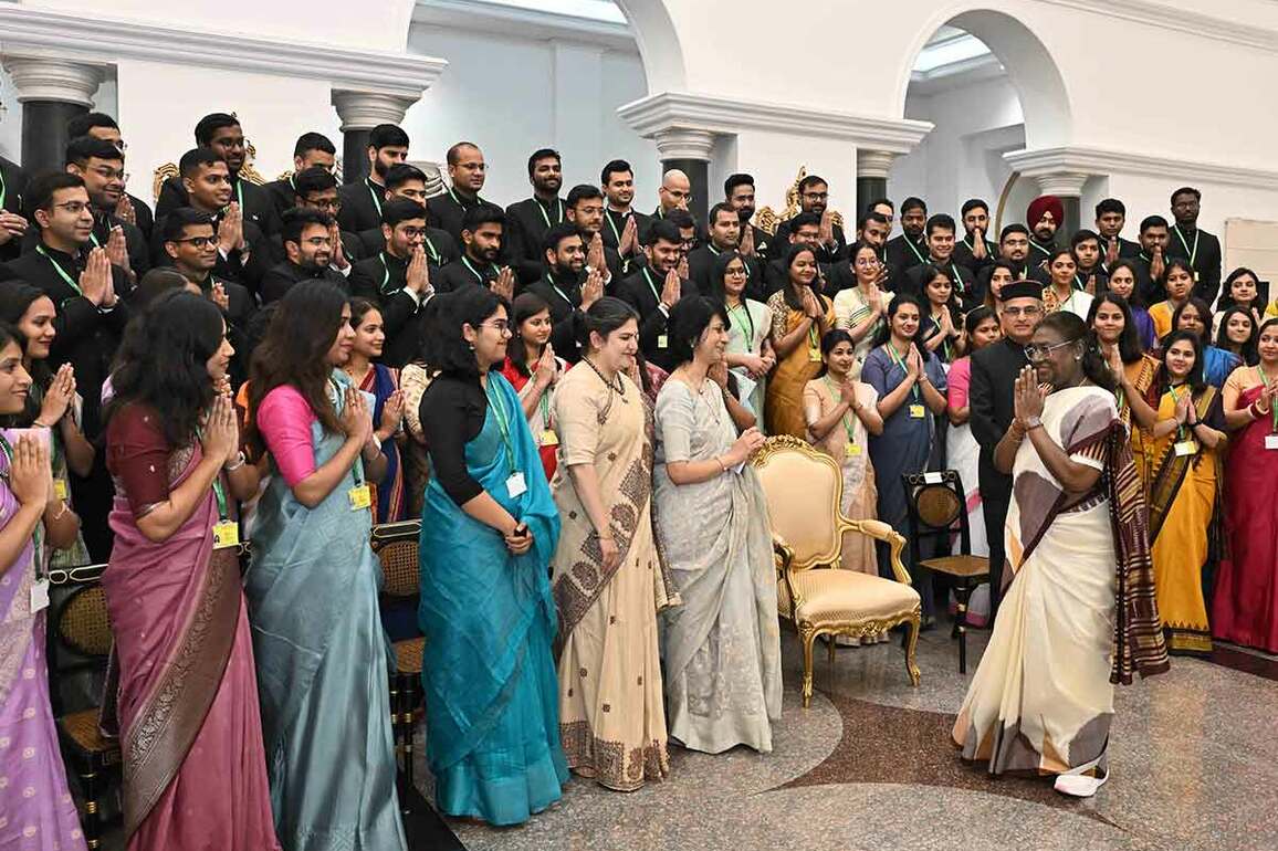 2023 batch IAS officers meet President Droupadi Murmu in New Delhi