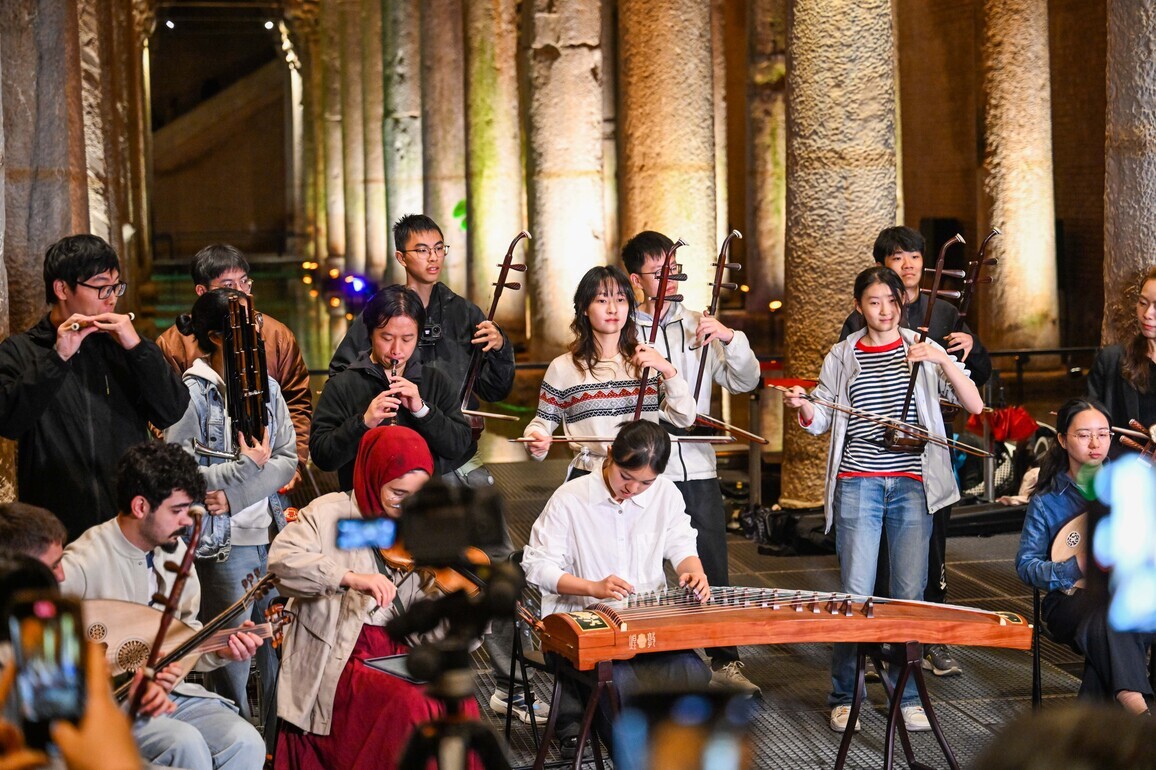TRKIYE-ISTANBUL-CHINA-TRADITIONAL INSTRUMENT ORCHESTRA-FLASH MOB PERFORMANCE