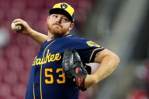 Brewers hope to keep faint wild-card hopes alive vs. D-backs