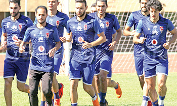 Abazannyi ba Al Ahly nga babuguma eggulo mu kutendekebwa e Namboole. Abazannyi ba Al Ahly nga babuguma eggulo mu kutendekebwa e Namboole.