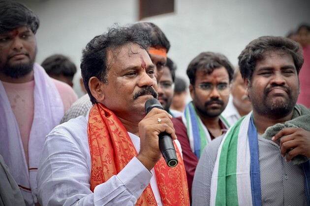 Andhra Pradesh: YSRCP's Varikuti Ashok Babu blames Naidu govt's liquor policy for Kurnool bus tragedy