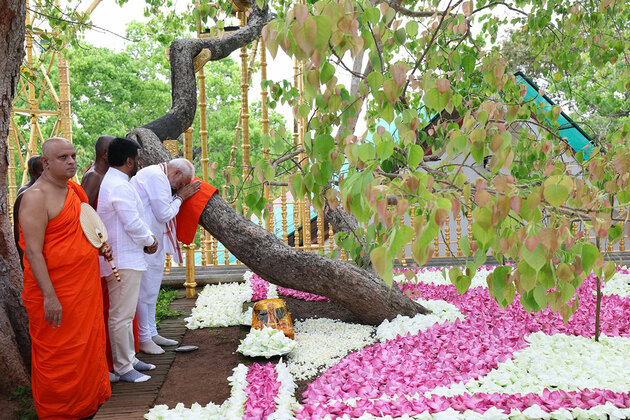 PM Modi, SL President offer prayers at Jaya Sri Maha Bodhi Temple in Anuradhapura