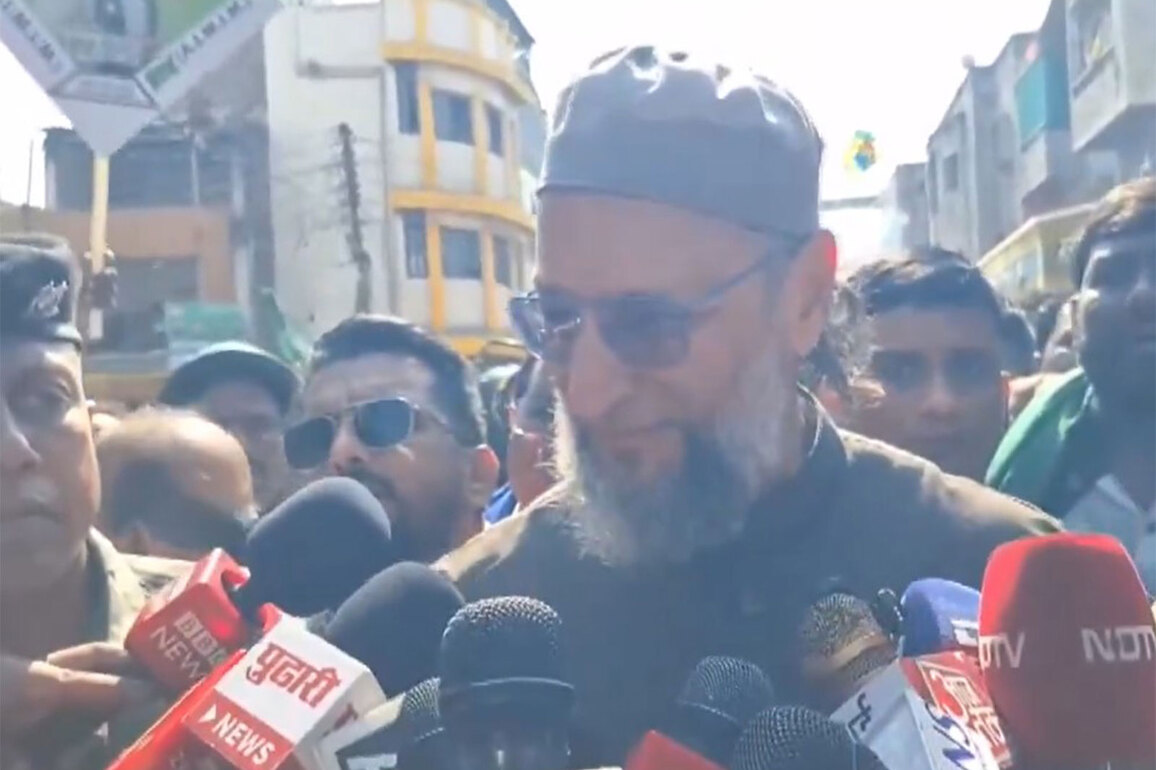 "People of Aurangabad will respond by pressing 'Kite' symbol": Owaisi condemns attempts to attack Imtiaz Jaleel