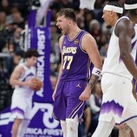 Lakers look to remain on roll vs. struggling rival Clippers