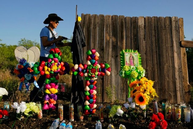 Families Fret Over Fate of Migrants Trapped in Texas Truck