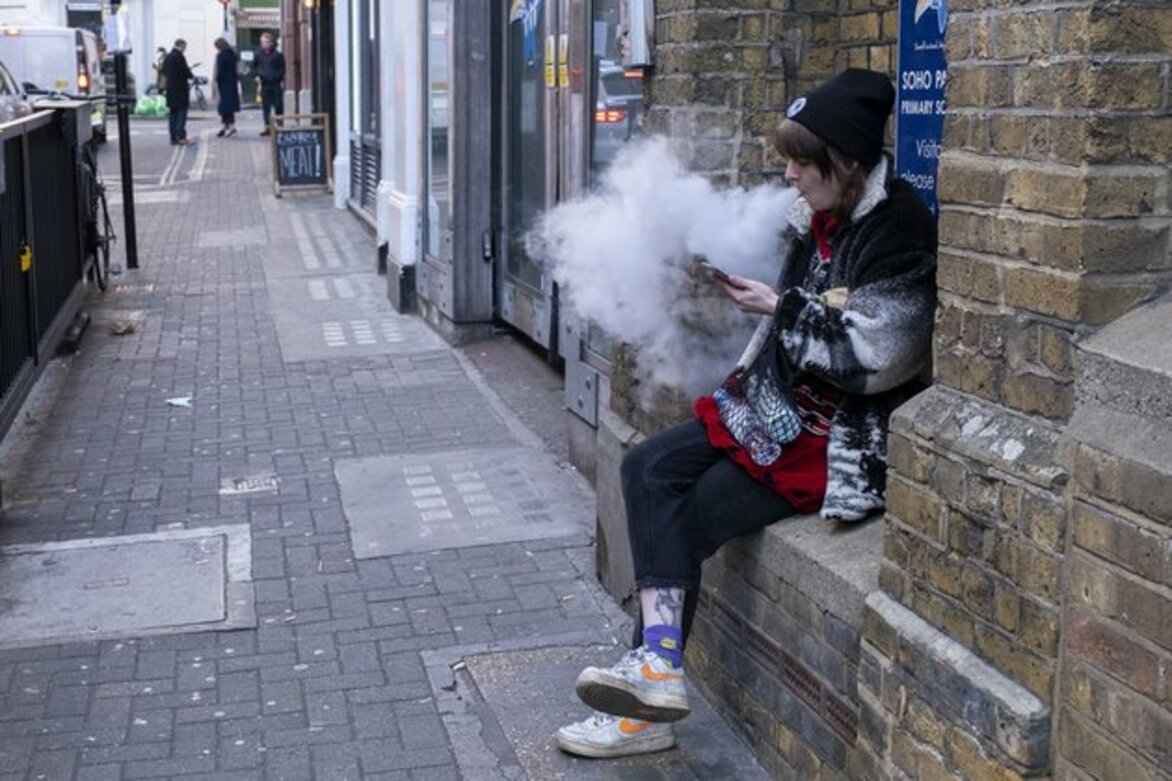 UK opens rehab center for teenage vapers