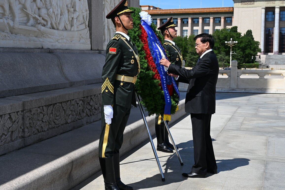 CHINA-BEIJING-LAOS-THONGLOUN-MONUMENT-TRIBUTE (CN)