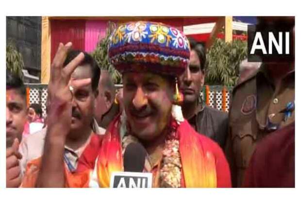 "Will implement all of PM Modi's guarantees": Manoj Tiwari on free LPG cylinders