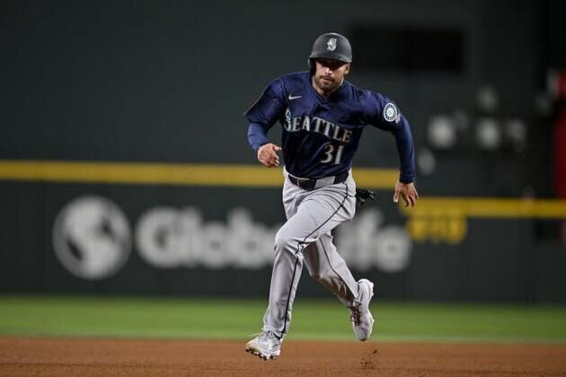 Astros claim OF Rhylan Thomas off waiver from Mariners