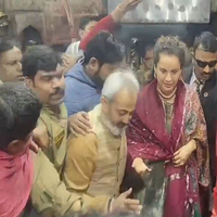Kangana Ranaut offers prayers at Baba Baidyanath Dham in Deoghar