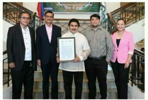 Outgoing Bacolod mayor honored after 18 years as chief executive