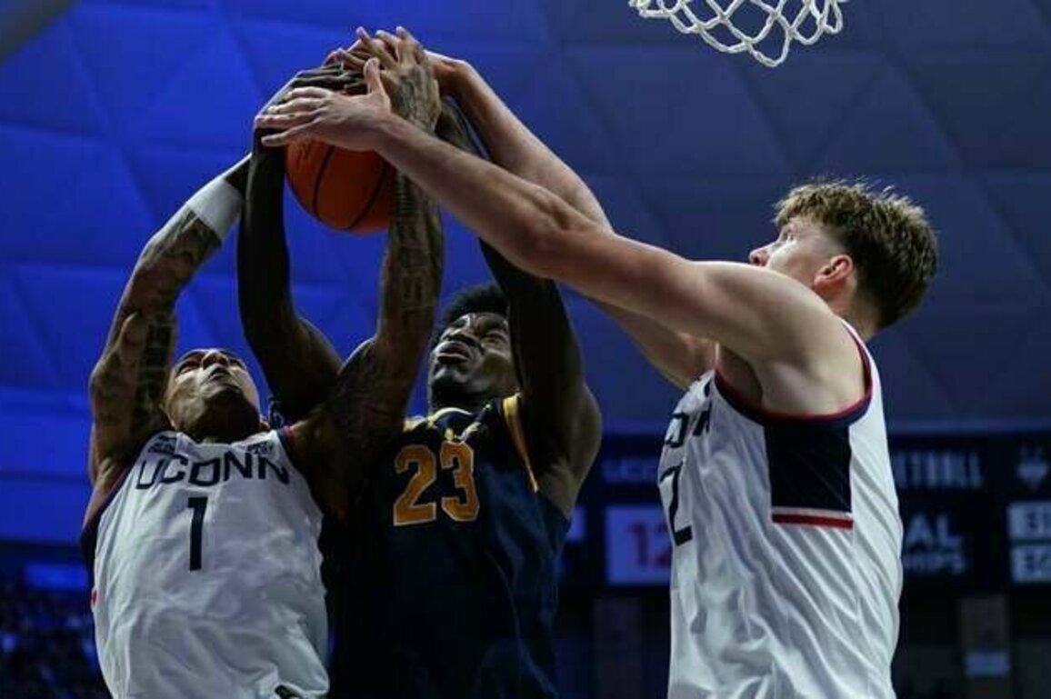 Despite injuries, No. 4 UConn blows past New Haven