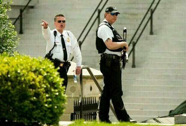 Secret Service Shoots Armed Man near White House after Confrontation