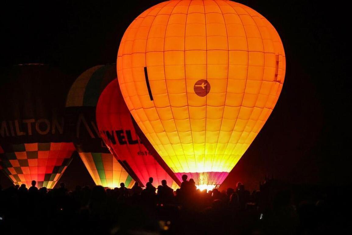 Album: Hot-air balloons dot New Zealand sky