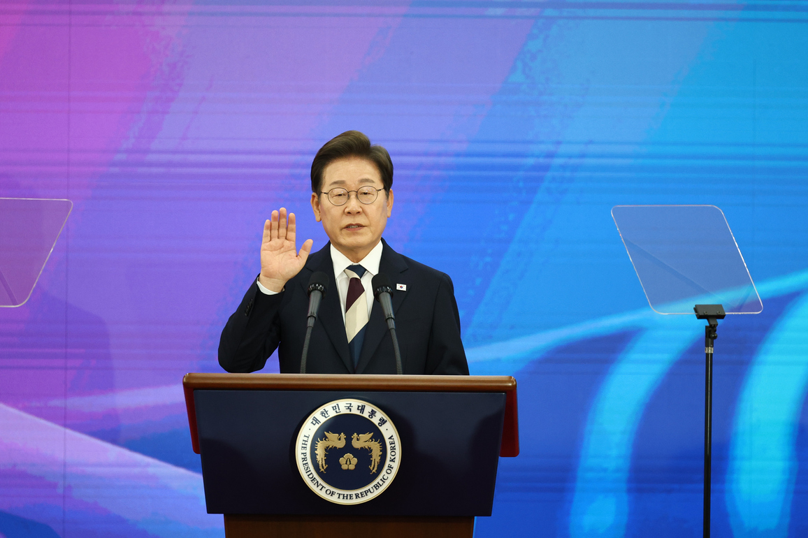 FOCUS | Lee Jae-myung sworn in as S. Korea's new president