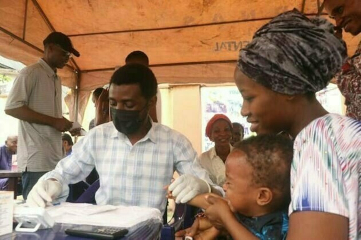 Le premier traitement contre le paludisme pour les bebes est une etape majeure vers l'eradication de la maladie en Afrique