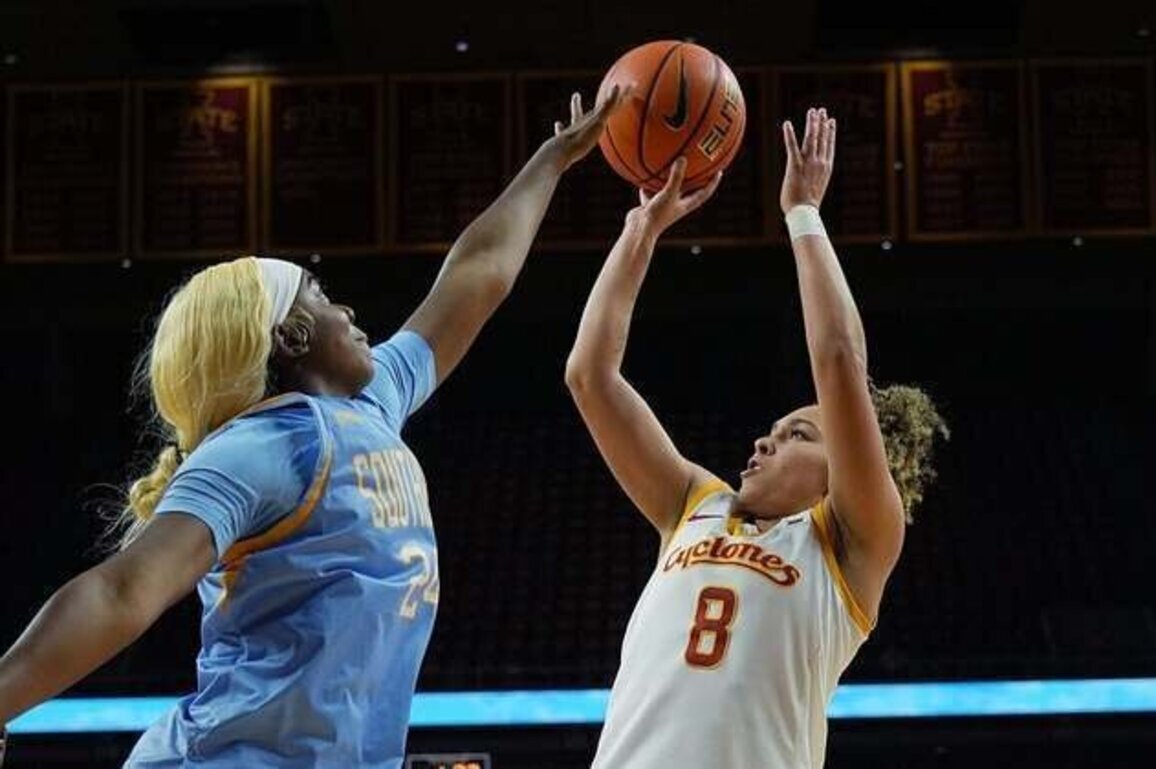 Southern overtakes Samford late for First Four victory