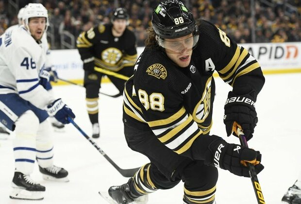 Jake DeBrusk powers Bruins past Leafs in Game 1