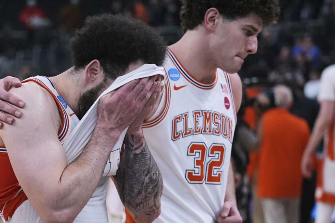 Most men's NCAA brackets busted after Thursday's games
