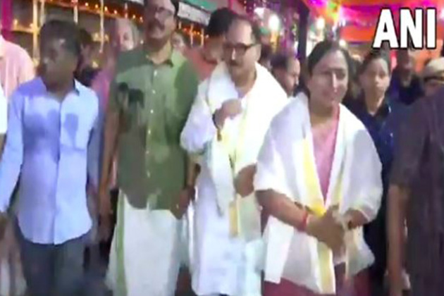 Delhi CM Rekha Gupta offers prayers at North Guruvayurappan Temple