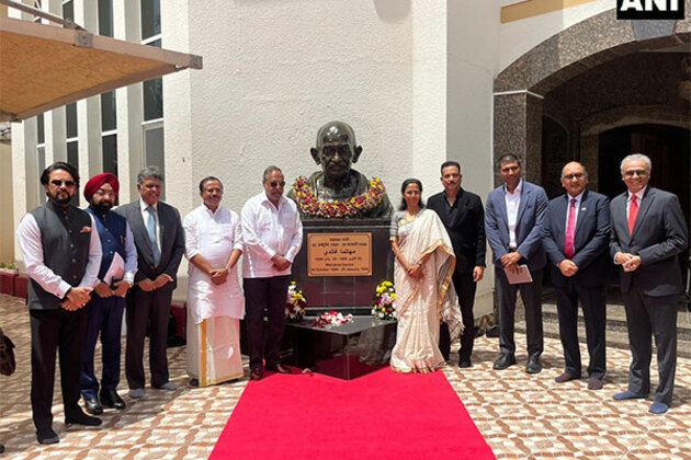 All-Party Delegation at Doha pays tribute to Mahatma Gandhi