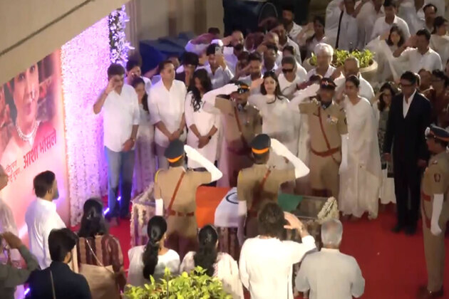 Final goodbye: Asha Bhosle receives Tricolour tribute