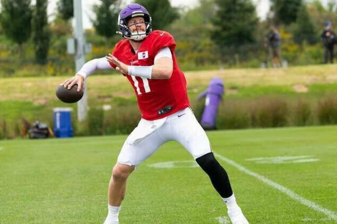 Carson Wentz Progressing Through Offense Ahead of 1st Vikings Start