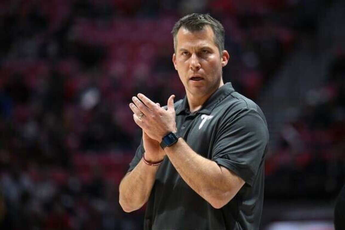 Georgia Tech hires Troy's Scott Cross as next coach
