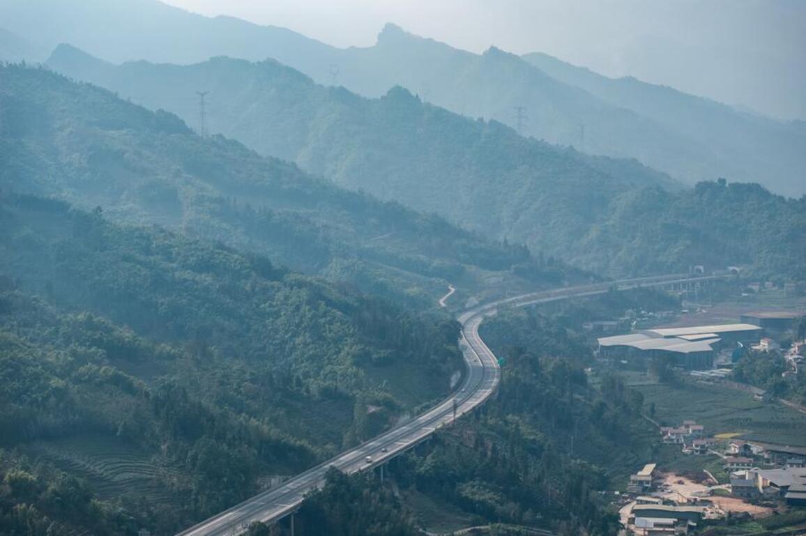 InPics | Expressway running through China's mountainous hinterlands to open to traffic