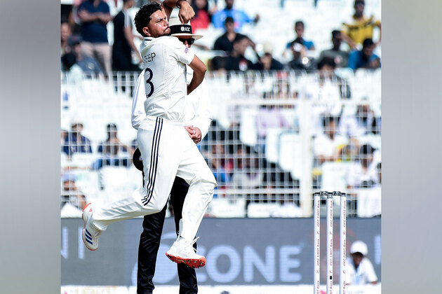 "We know Kuldeep's strike rate is phenomenal": Ryan Doeschate after spinner picks up three wickets in Guwahati Test