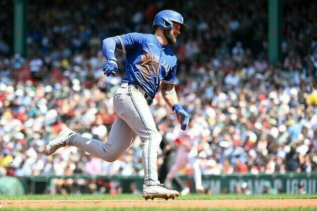 Blue Jays score series win over sliding Red Sox