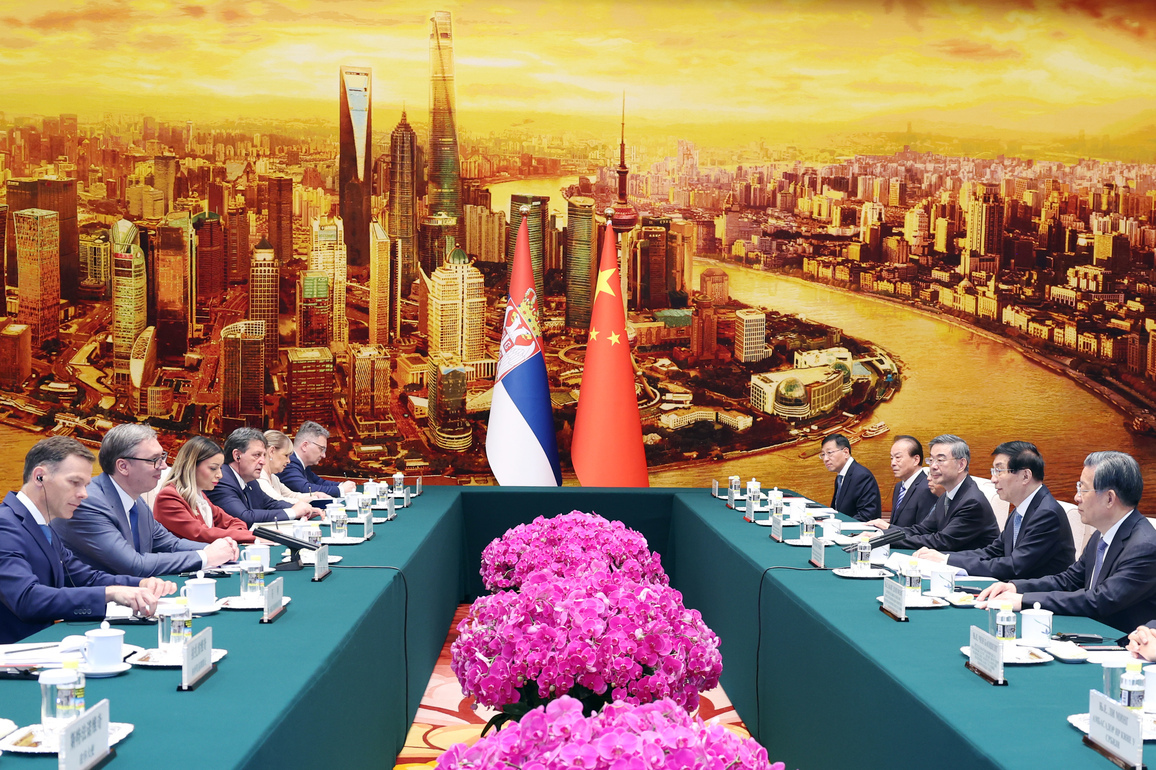 CHINA-BEIJING-WANG HUNING-SERBIAN PRESIDENT-MEETING (CN)