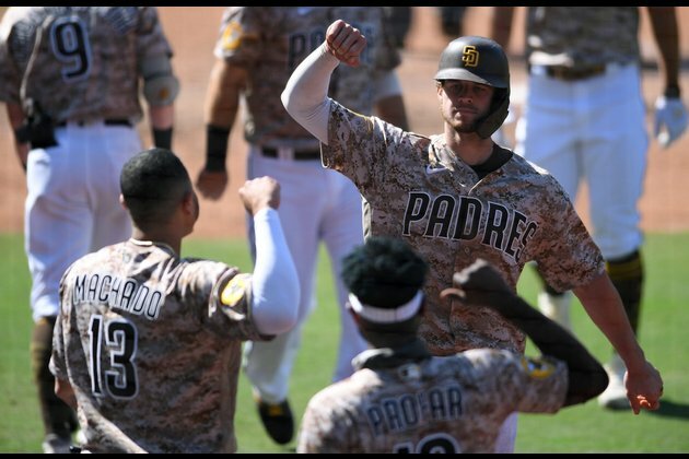Padres top Mariners in 11, clinch playoff spot