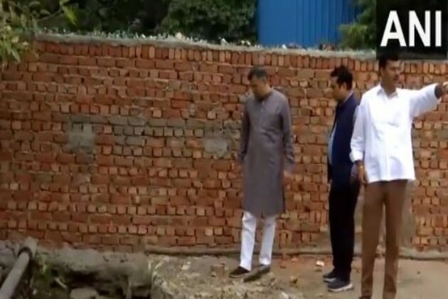 Delhi: PWD Minister inspects infrastructure works in Defence colony, announces urgent repairs