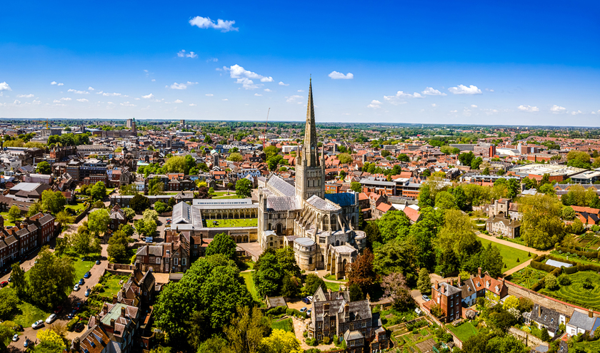 Norwich cathedral © Alexey Fedorenko/Shutterstock