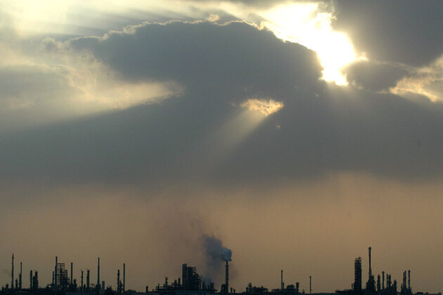 Qatar: Iran targets Ras Laffan industrial city, LNG facilities; sizeable fires and extensive damage reported