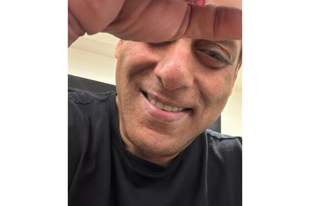 Salman Khan fumes at paps for filming him at hospital, says "ladna nahiin bhoola yaad rakhna"