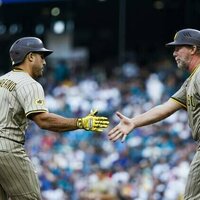 After blowing 5-0 lead, Padres come back to top Mariners